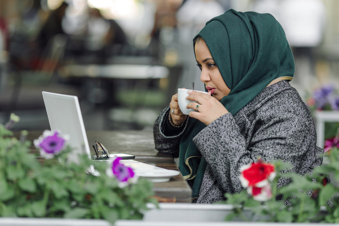 Fashion Trends for Working Women in Pakistan: Style, Comfort & Confidence